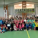 Peste 100 de fetițe au făcut spectacol la „Gătaia Handball CUP”! Prima zi a turneului, plină de energie și emoție